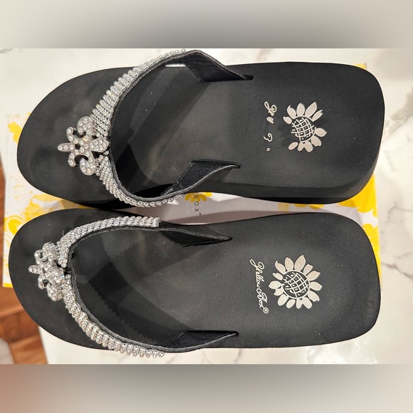 🌸Yellow box Fudora Black Size 6.5 Great used condition.🌸 - Picture 3 of 8